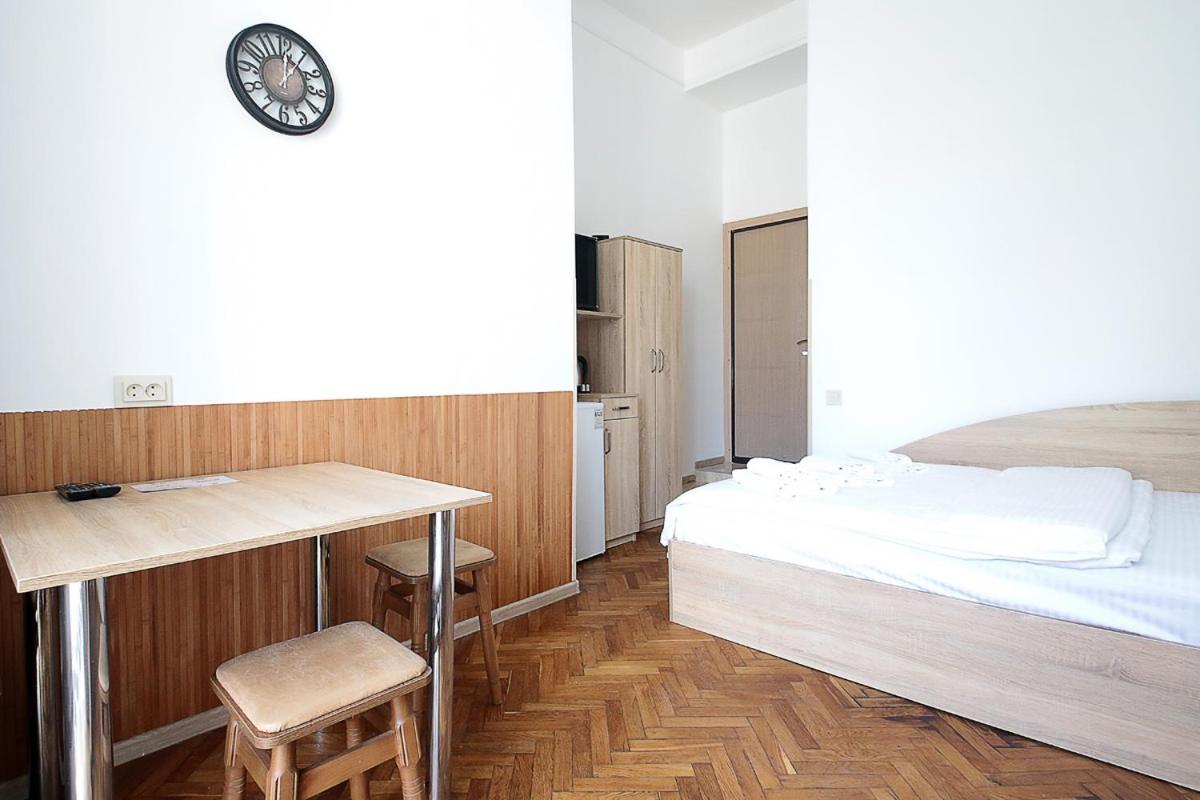 Buk Apartments On Doroshenka 29 Lviv Dış mekan fotoğraf